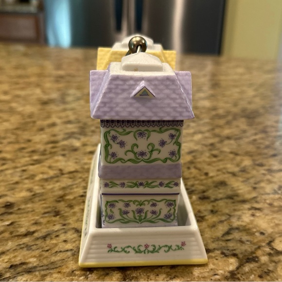 Lenox Village Collection Garlic & Cheese Shaker Set with Caddy - Picture 3 of 6